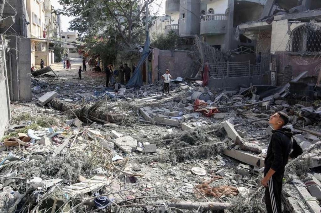 Raseljeni Palestinci vraćaju se u razrušen grad Gazu